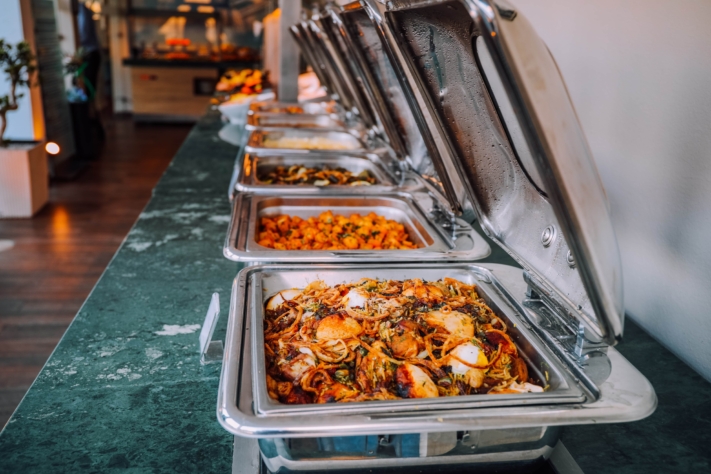 Whether it's a restaurant visit, catering service or cooking together: Catering for your guests lays the foundation for a successful Christmas party