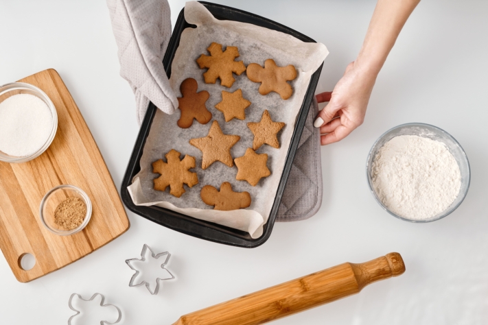 A joint Christmas baking with your colleagues: a simple idea for a successful company Christmas party 