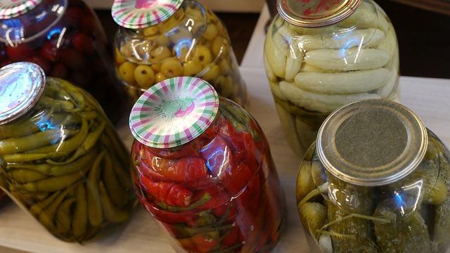 In addition to canned and preserved food, pickled food also belongs in your emergency stockpile