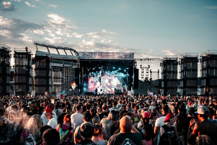 Festival Packlist: A crowd in front of a stage